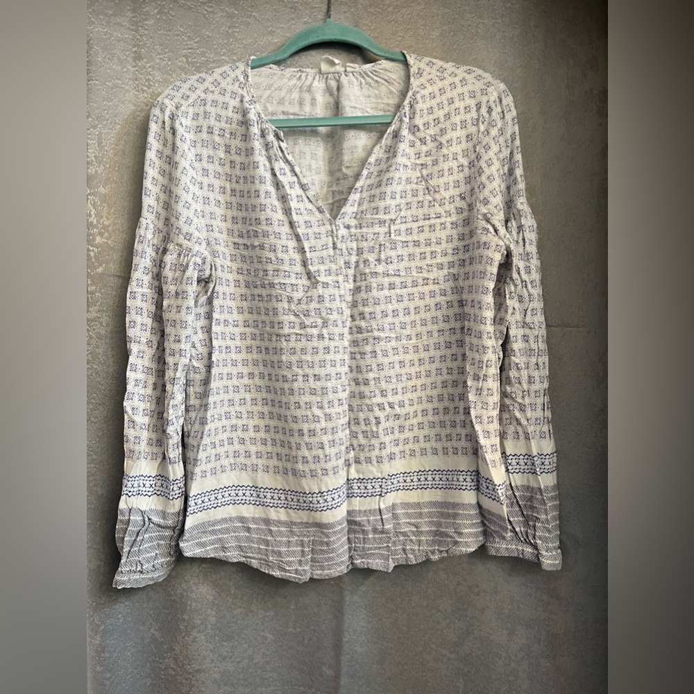 White and navy blue long sleeve top, size L